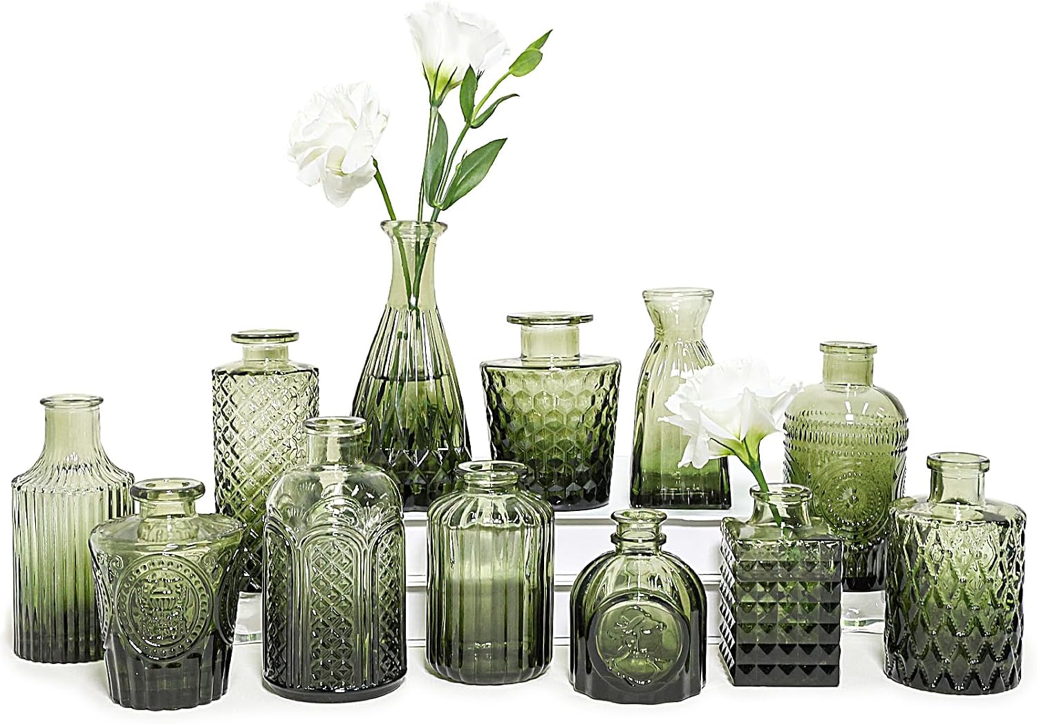 Small bud vases for a minimalist baby shower table